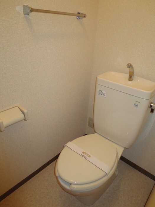 ドエルカルミアＢの物件内観写真