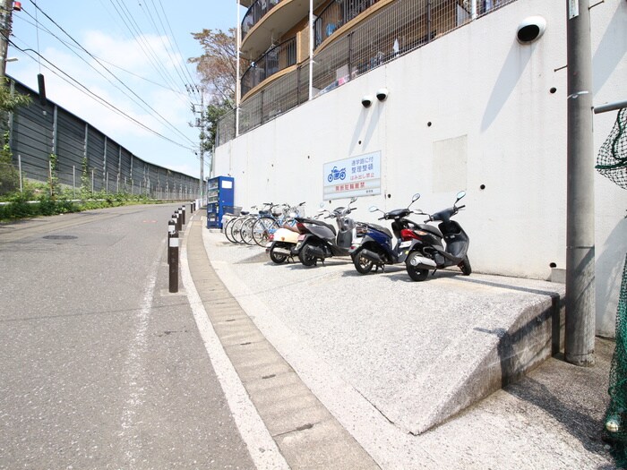 フルール三神三番館の物件外観写真