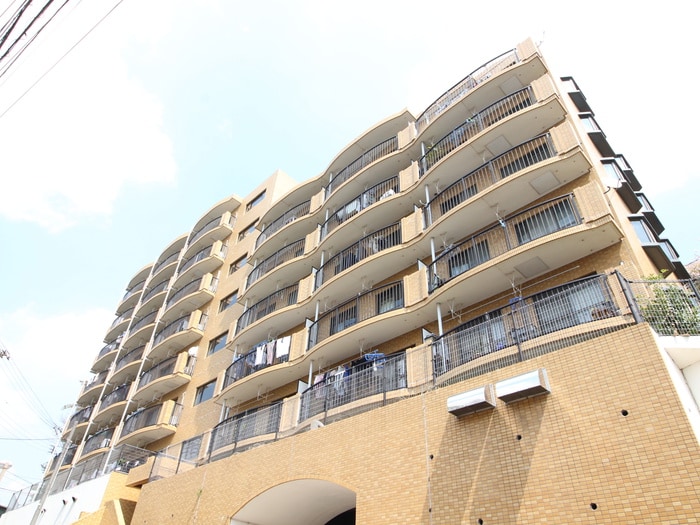 フルール三神三番館の物件外観写真