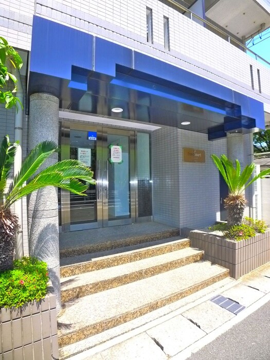 ユーコート浦安の物件外観写真