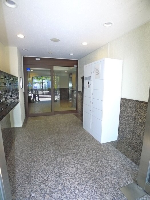 ユーコート浦安の物件外観写真