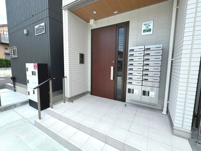 フェリナーレの物件外観写真