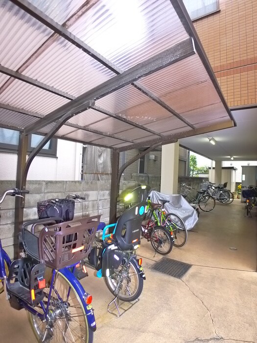 アシザワマンションの物件外観写真