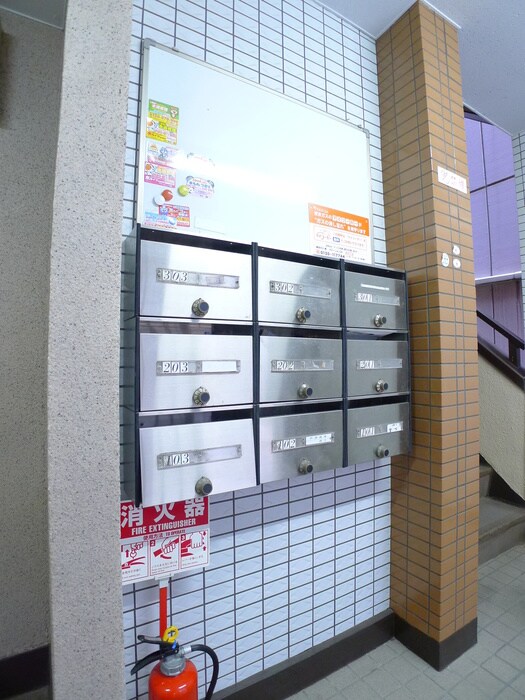 アシザワマンションの物件外観写真