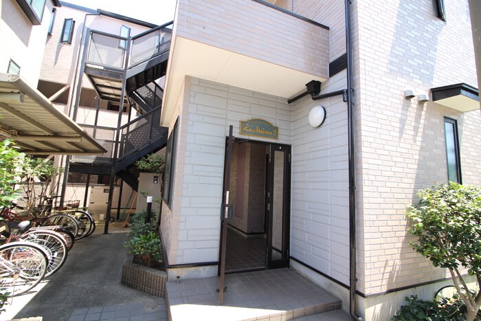 ラ・メゾン・トロワの物件外観写真