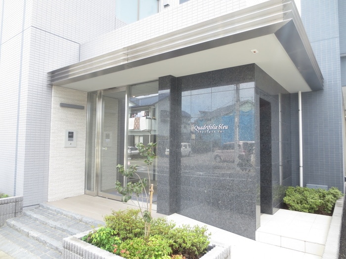クアドリフォリエブルーの物件外観写真