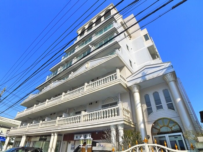 アドラブールの物件外観写真