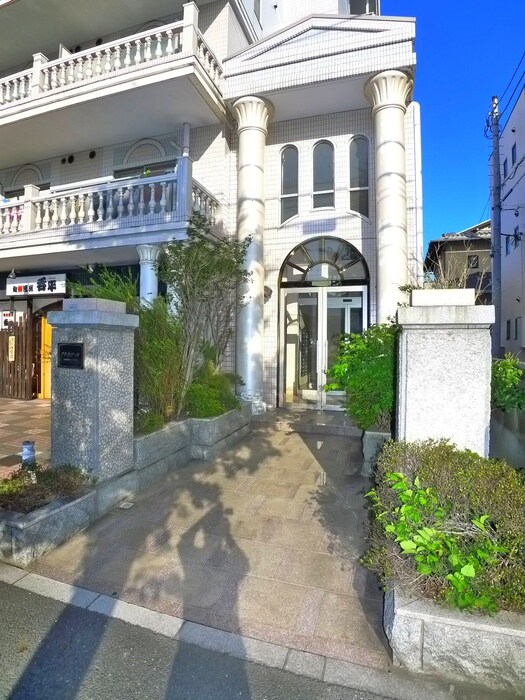 アドラブールの物件外観写真