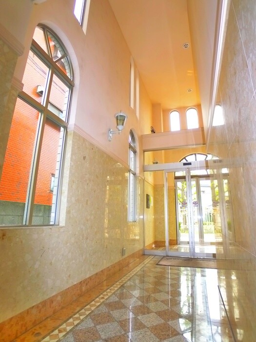 アドラブールの物件外観写真