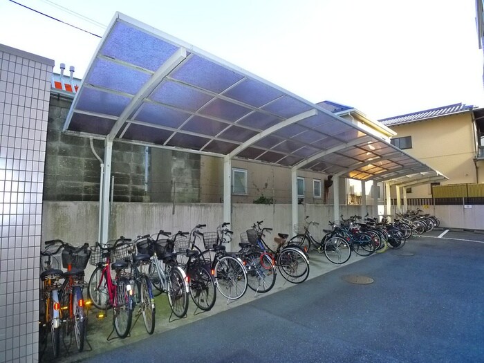 アドラブールの物件外観写真