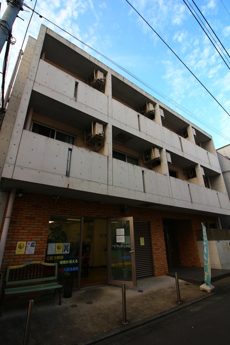 ラ・プルミエ－ルの物件外観写真