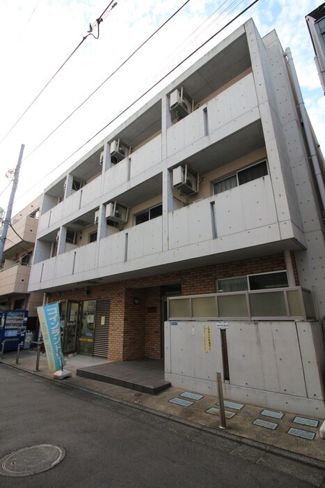 ラ・プルミエ－ルの物件外観写真