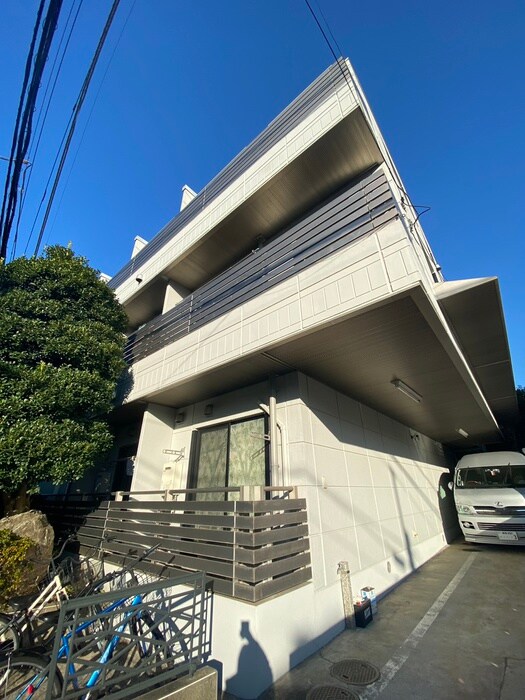 パインハウスの物件外観写真