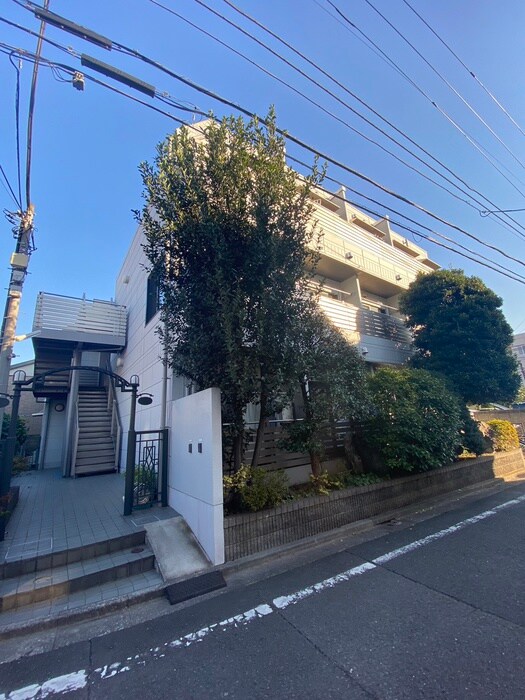 パインハウスの物件外観写真