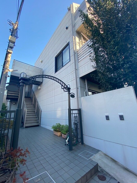 パインハウスの物件外観写真