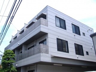 パインハウスの物件外観写真