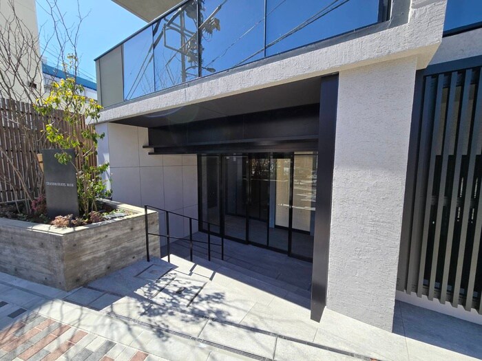 シーズンフラッツ新大塚の物件外観写真