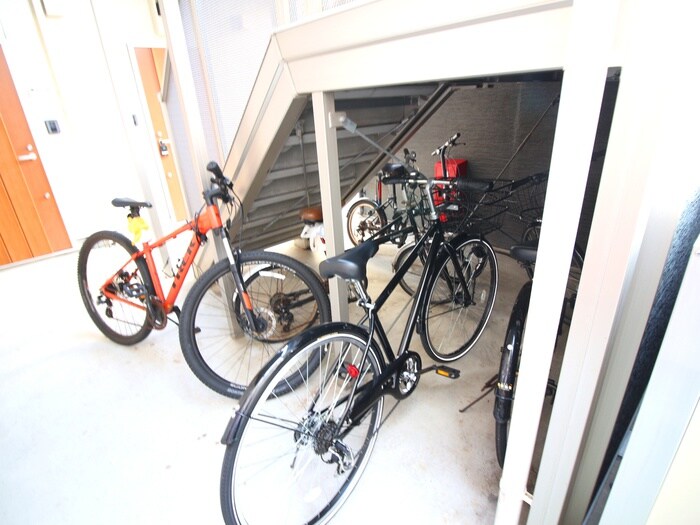 朋久レジデンスの物件外観写真