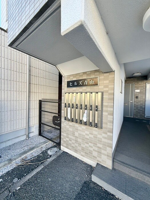 ヒルズ青山の物件外観写真