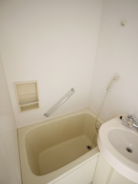 カ－サアプリア－モの物件内観写真