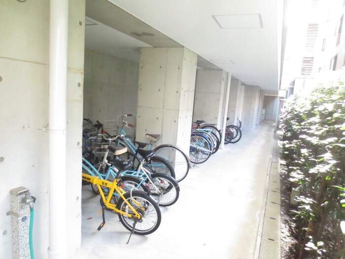 カ－サアプリア－モの物件外観写真