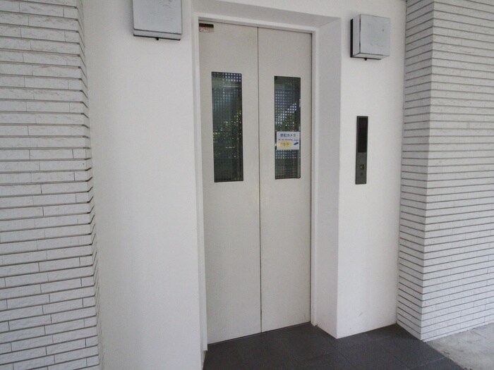 カ－サアプリア－モの物件外観写真