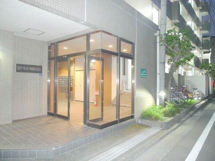 リバ－サイドマキバの物件外観写真