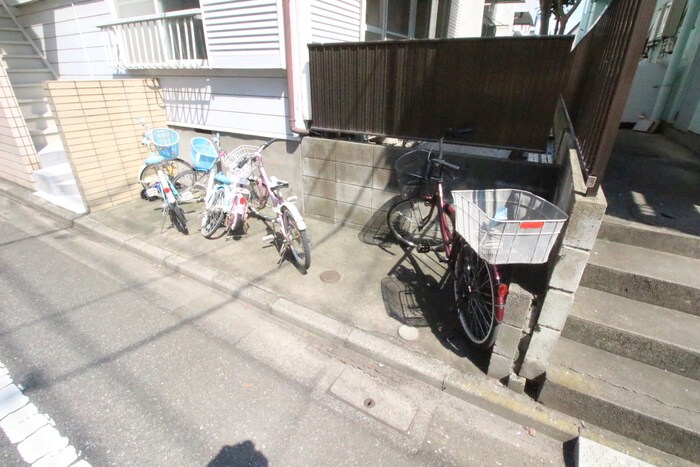 アランハイムの物件外観写真