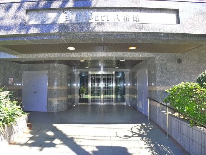 ラ・ポ－ル八番館の物件外観写真