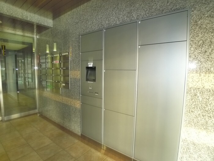 ラ・ポ－ル八番館の物件外観写真