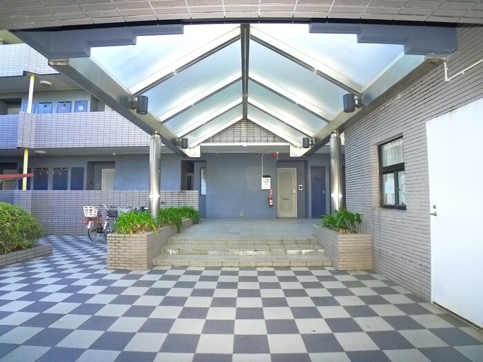 ラ・ポ－ル七番館の物件外観写真