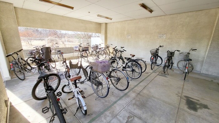 伊奈ＯＣマンションの物件外観写真