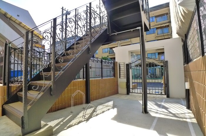 カーサ本八幡の物件外観写真