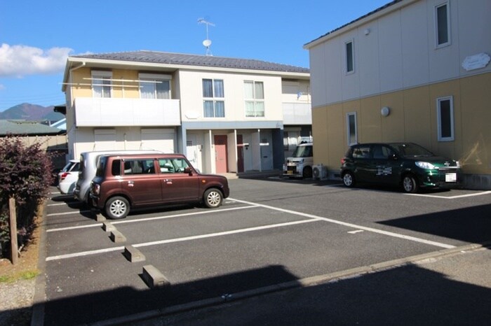 ルミエールB棟の物件外観写真