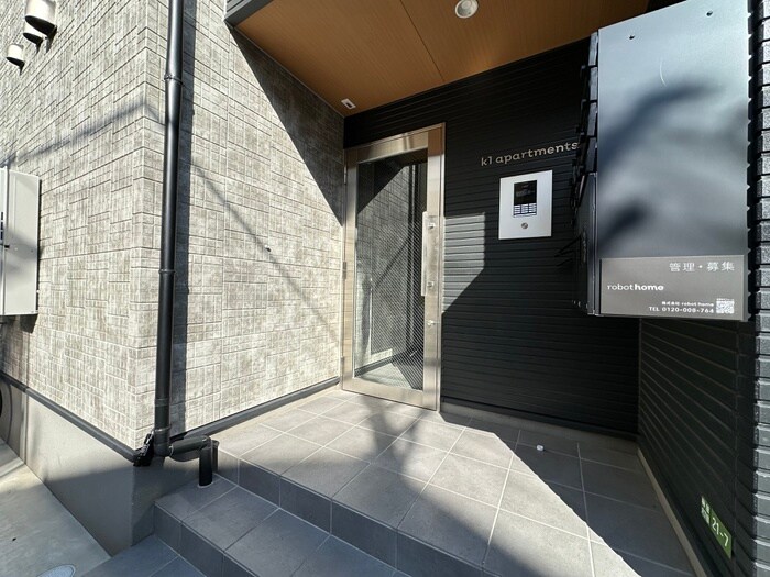 k1 apartmentsの物件外観写真