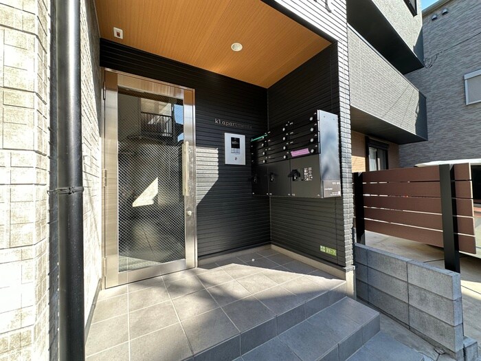 k1 apartmentsの物件外観写真