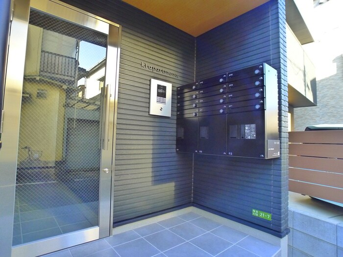 k1 apartmentsの物件外観写真