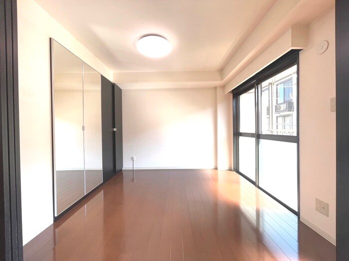 新山下三番館の物件内観写真