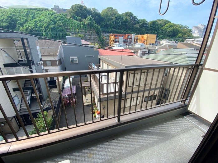 新山下三番館の物件内観写真