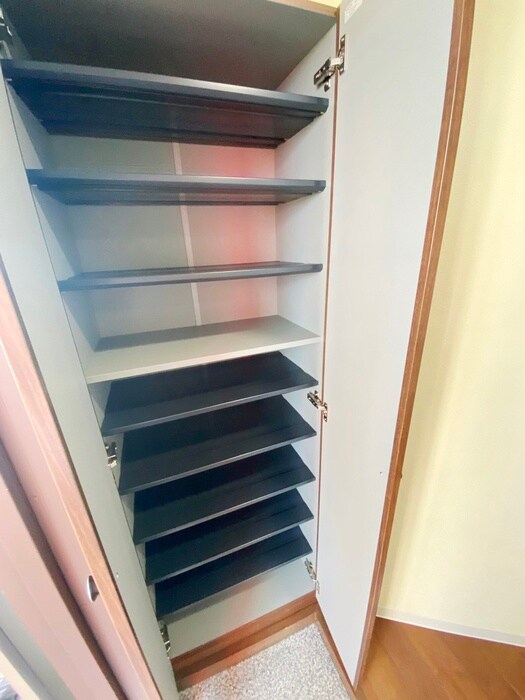 新山下三番館の物件内観写真