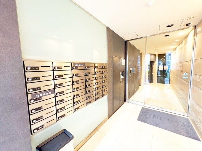 レジディア三宿の物件外観写真