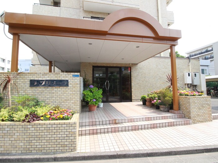 ラ・プリメーラの物件外観写真