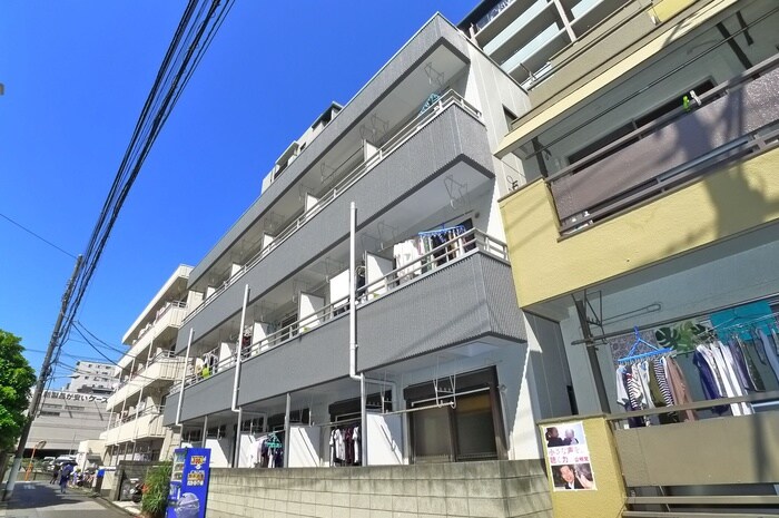 マンション・アベニュ－の物件外観写真