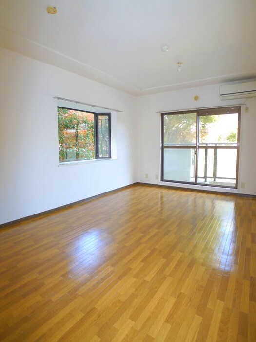 イーストパーク胡録台の物件内観写真