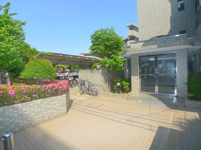 イーストパーク胡録台の物件外観写真