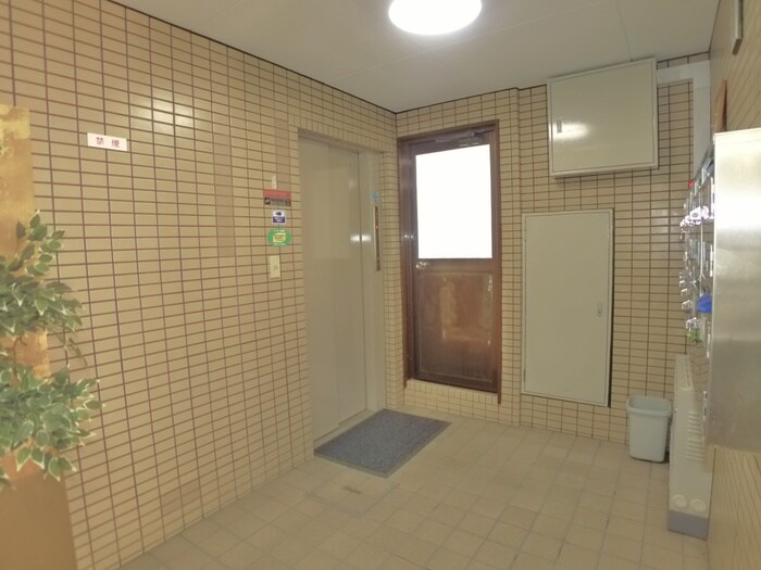 ミツワインパレスの物件外観写真