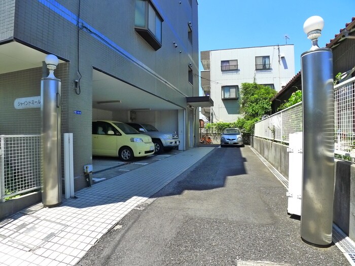 シャインドミールの物件外観写真