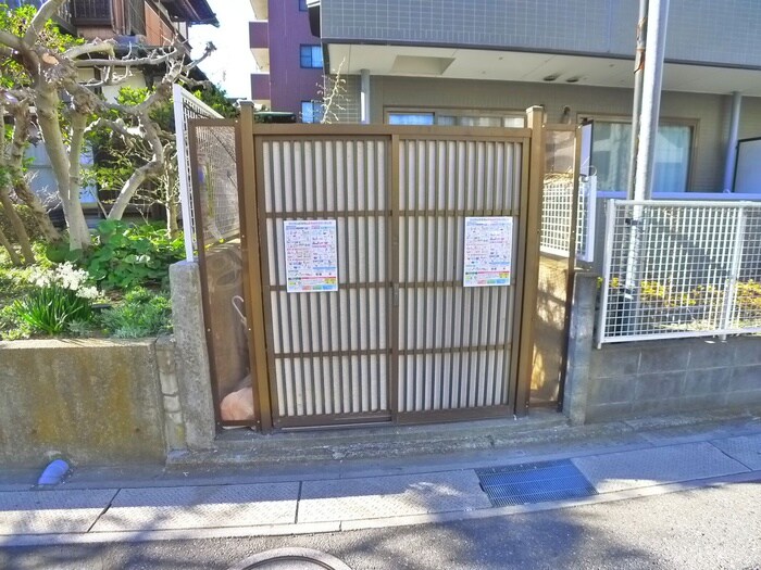 シャインドミールの物件外観写真