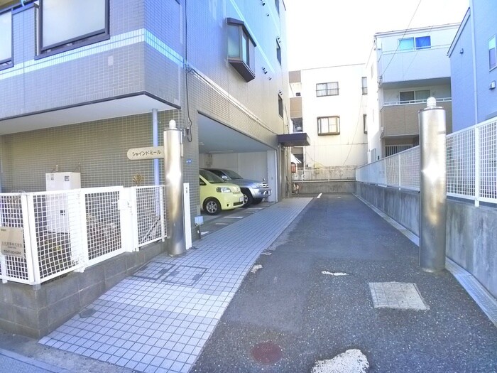 シャインドミールの物件外観写真