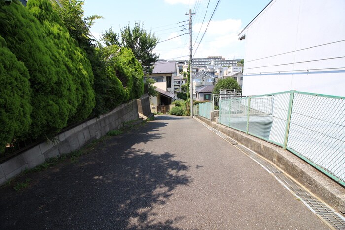 エステ－ト三ツ沢の物件外観写真